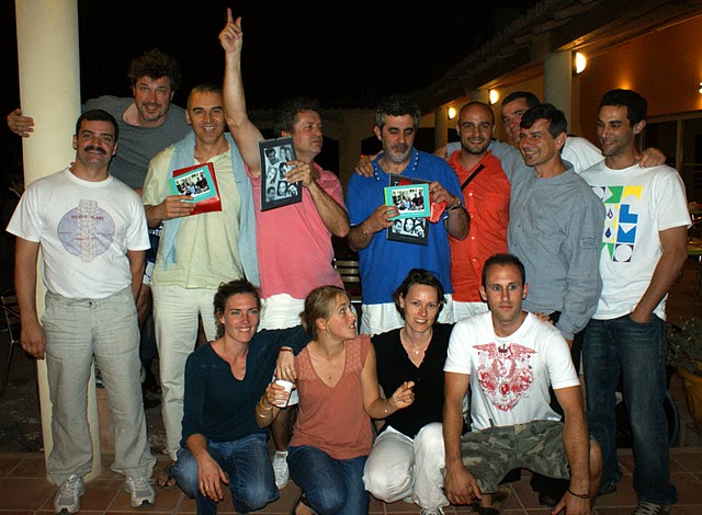 Photo de groupe des diplômés de la promotion 2010 avec les enseignants.